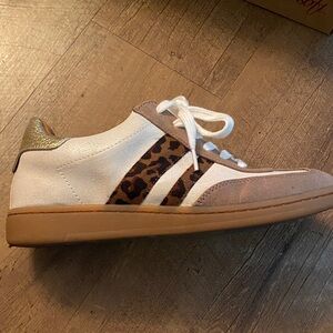 Euros Soft Women's Athletic Shoes - White and Gold